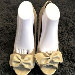 Platform bow tie high heels